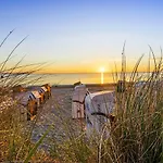 Strandgefluester App2 - Strandpromenade Seitlicher Meerblick, Strandkorb Saisonal